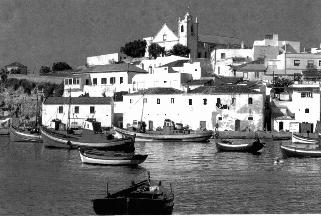 Prévisualisation du document Algarve, le port de Ferragudo.