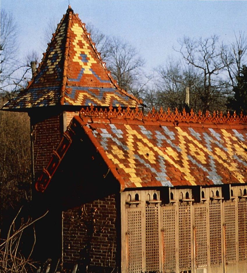 Prévisualisation du document AUVERGNE
Colombier du château de Trancis.