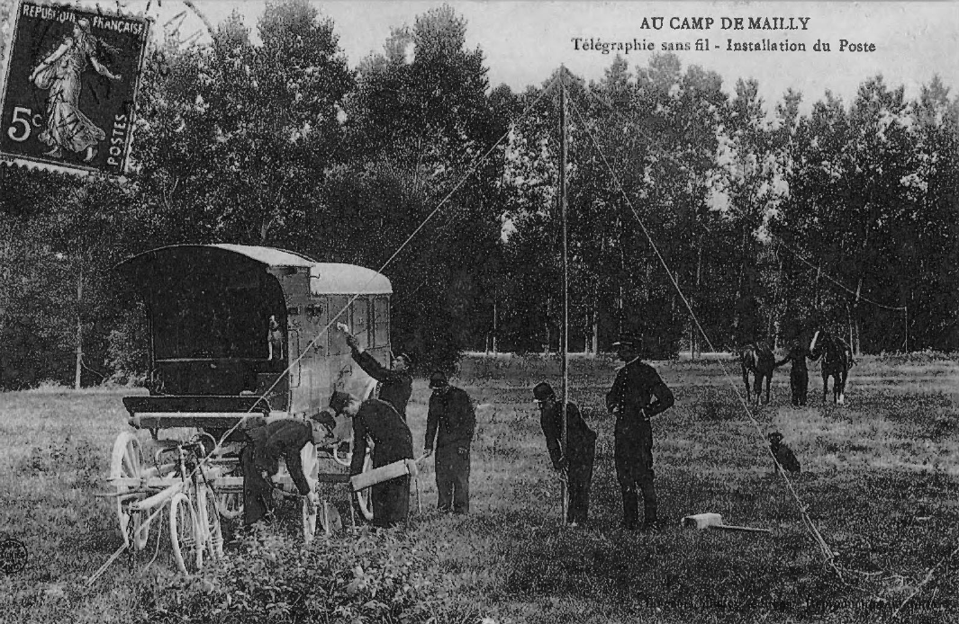 Prévisualisation du document Camp d e M ailly
Le 1 9 n ovembre 1874, l'armée organise d e

n ouveaux corps d e transmissions.