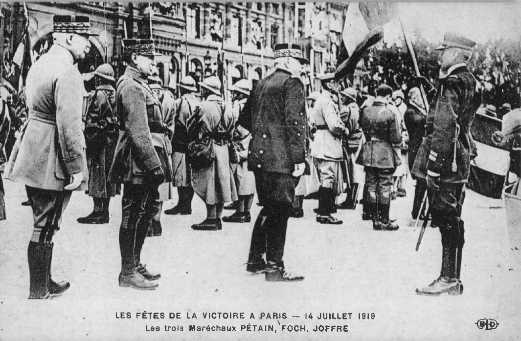 Prévisualisation du document L es trois maréchaux
Nommé commandant en chef de toutes les
troupes alliées en mars 1918, Foch sort vainqueur de Ja seconde bataille de la Marne.