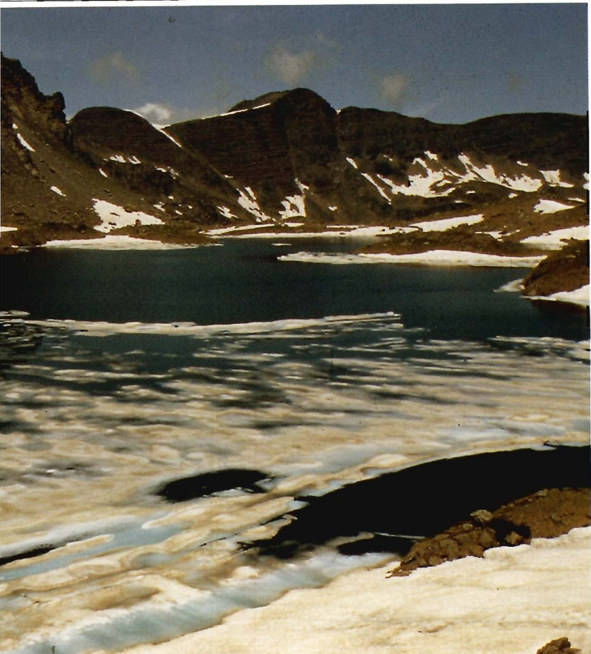 Prévisualisation du document Le lac Bersaü, dans la vallée d'Ossau.