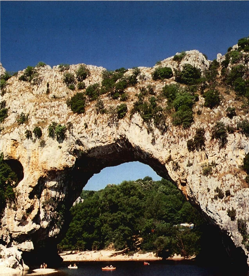 Prévisualisation du document Les gorges de l'Ardèche, Pont-d'Arc.