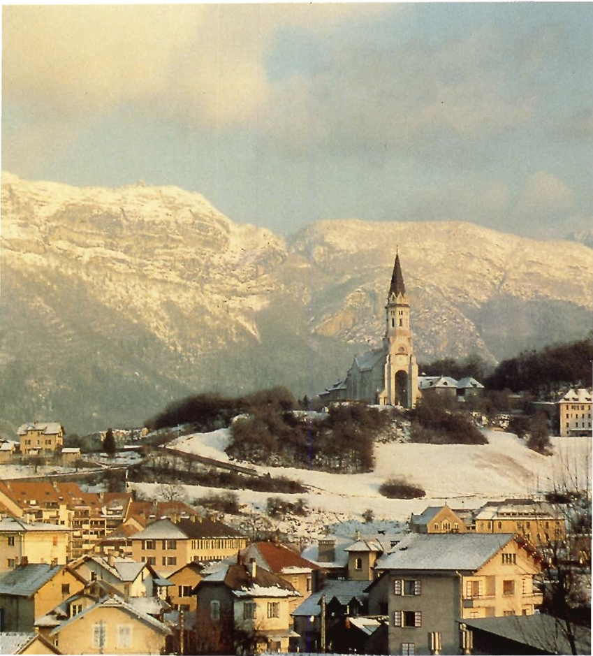 Prévisualisation du document VALLÉE DU RHÔNE - ALPES
Annecy, l'église de la Visitation.